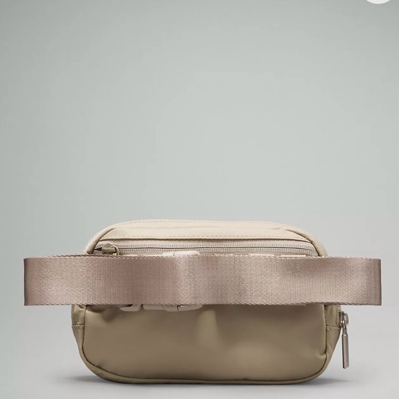 Lululemon belt bag. Raw linen - Picture 6 of 6